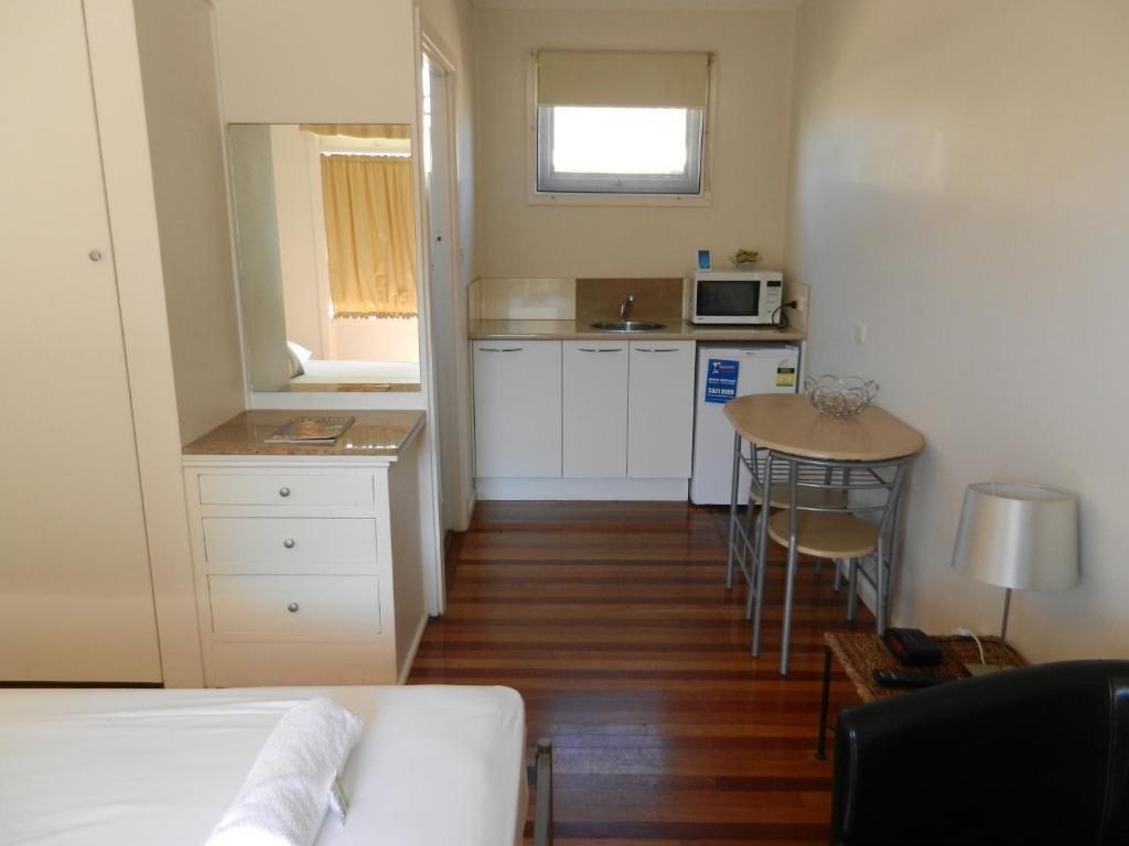 Golden Shores Motel Bilinga Room photo