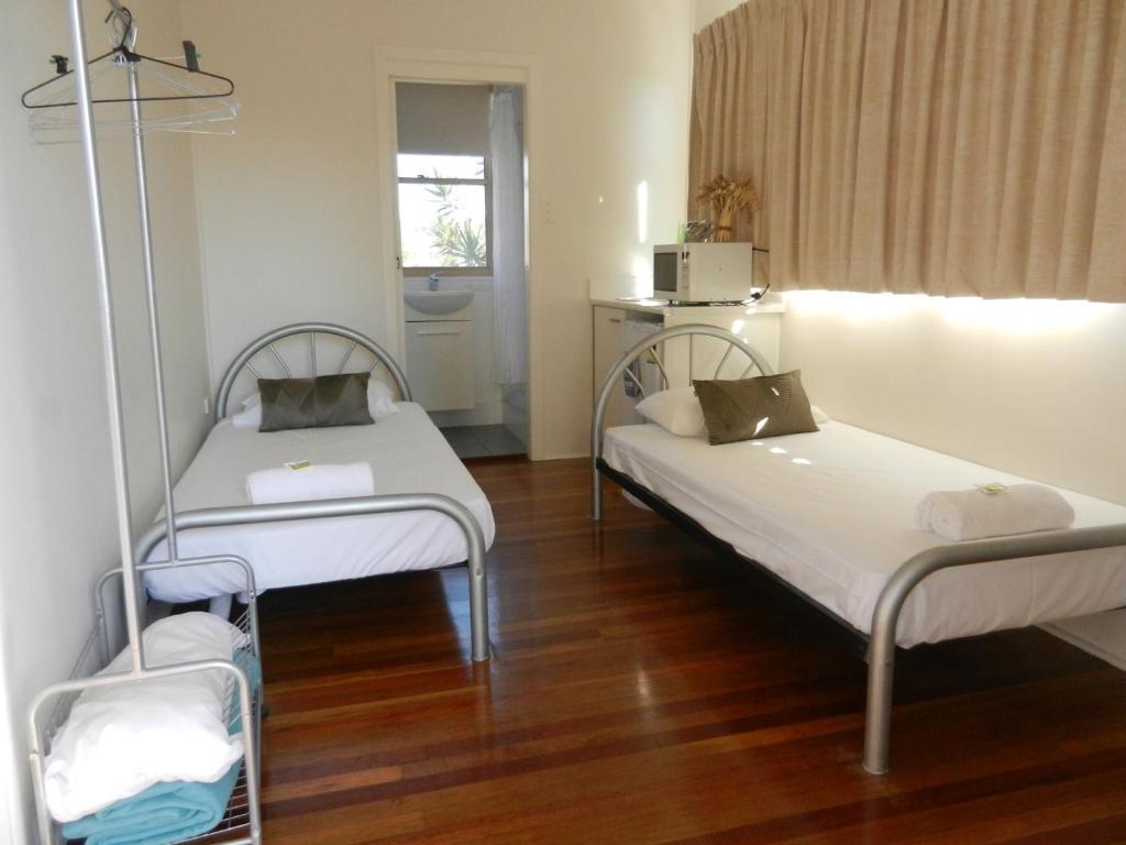 Golden Shores Motel Bilinga Room photo