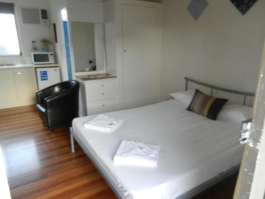 Golden Shores Motel Bilinga Room photo